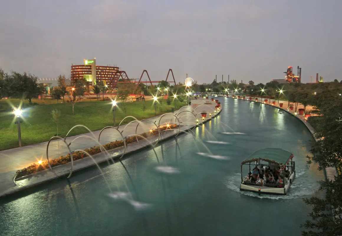 Holiday Inn Monterrey - Parque Fundidora by IHG hotel hero