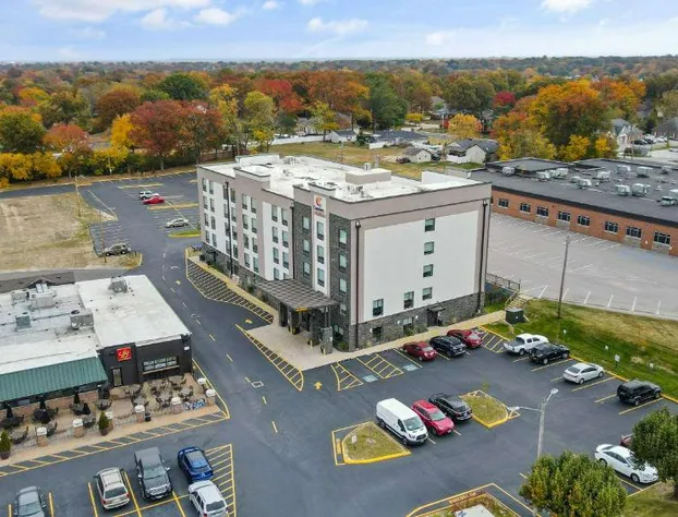 Comfort Suites St. Louis - Sunset Hills hotel detail image 3