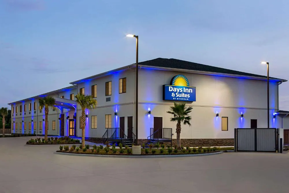 Days Inn & Suites by Wyndham Greater Tomball hotel hero