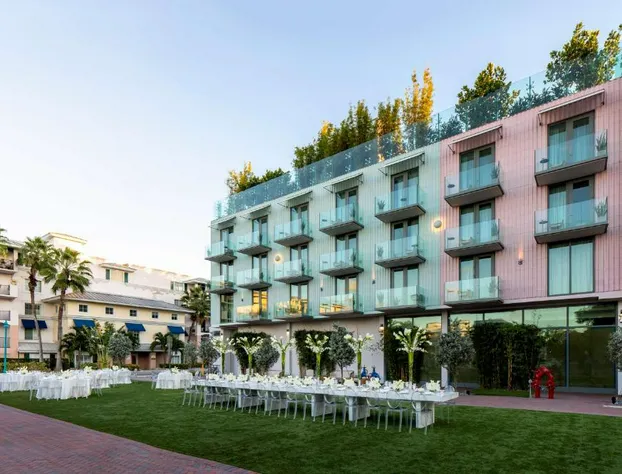 The Ray Hotel Delray Beach, Curio Collection by Hilton hotel detail image 1