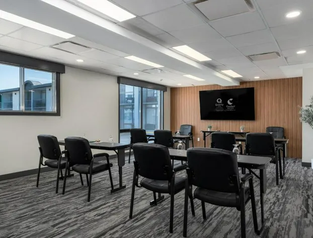 Comfort Suites Kingston Central hotel detail image 4