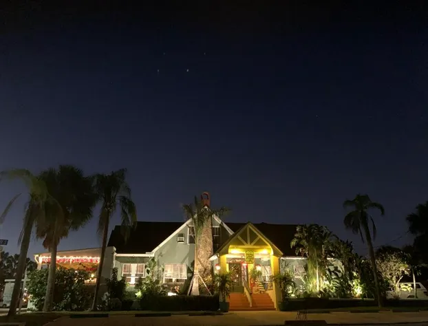 Sea Breeze Manor Inn hotel detail image 1