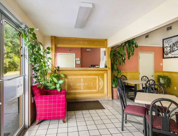 Americas Best Value Inn Darien hotel detail image 4