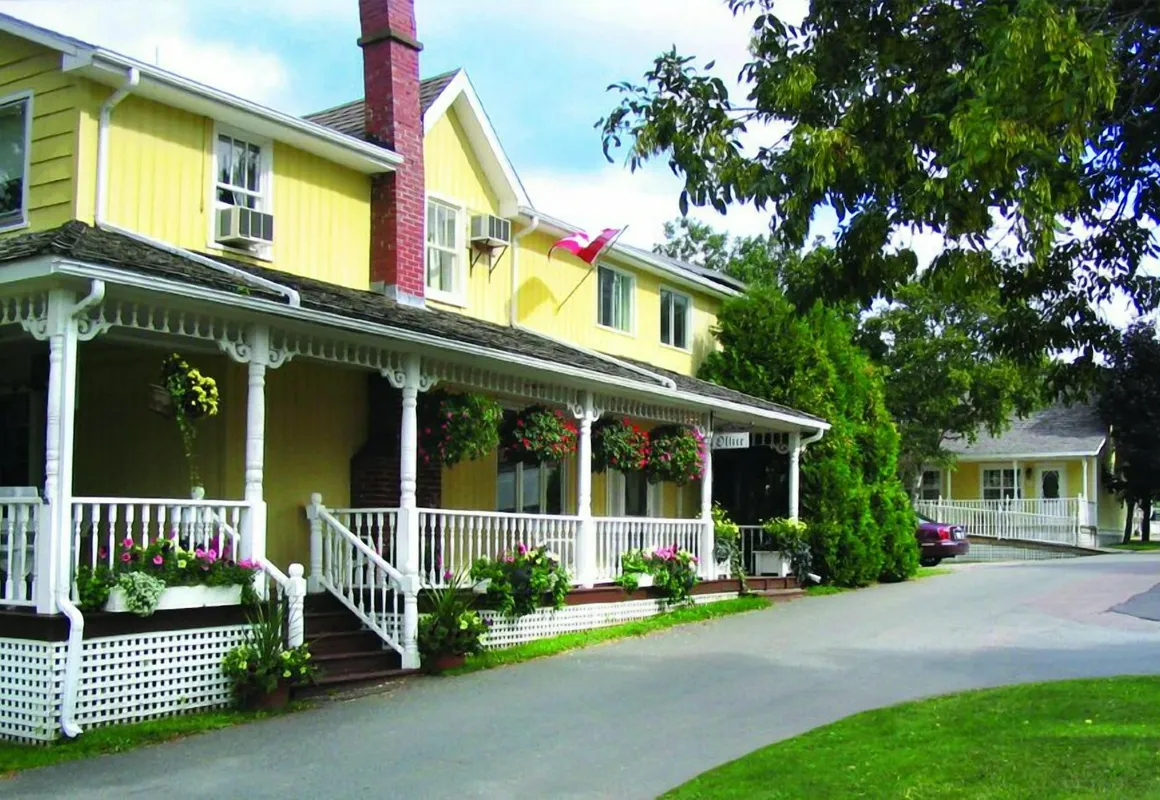 Shining Waters Country Inn hotel hero