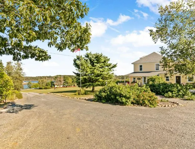 Bayview Pines Country Inn hotel detail image 1