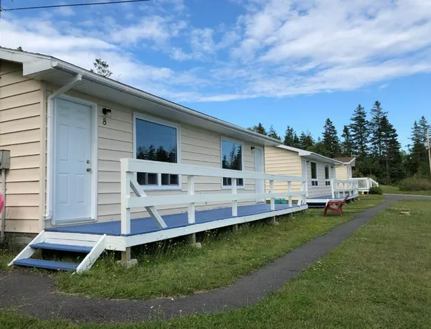 Sea Breeze Cottages And Motel hotel detail image 4