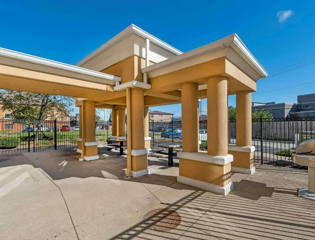 Extended Stay America Suites Chicago O'Hare Allstate Arena hotel detail image 4