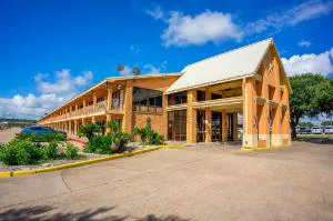 River Valley Motor Inn hotel hero