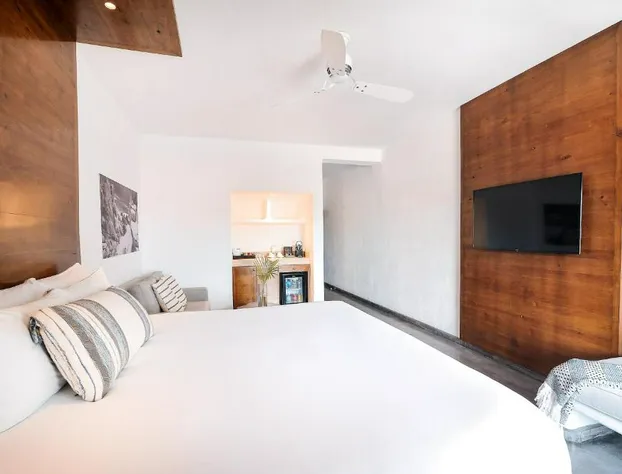 Bahia Hotel & Beach House hotel detail image 3