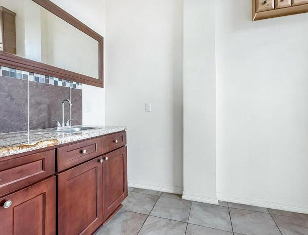 Modern 4BR Penthouse in Downtown by Hosteeva hotel detail image 1