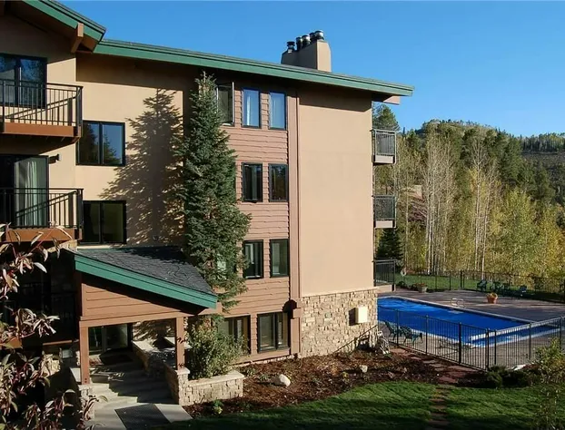 Scandinavian Lodge And Condominiums by Pioneer Ridge Mgmt hotel detail image 1