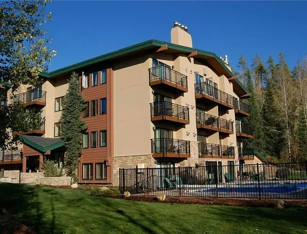 Scandinavian Lodge And Condominiums by Pioneer Ridge Mgmt hotel detail image 2