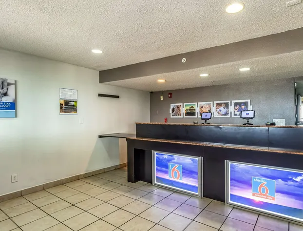 Motel 6 Corpus Christi, TX – North hotel detail image 3