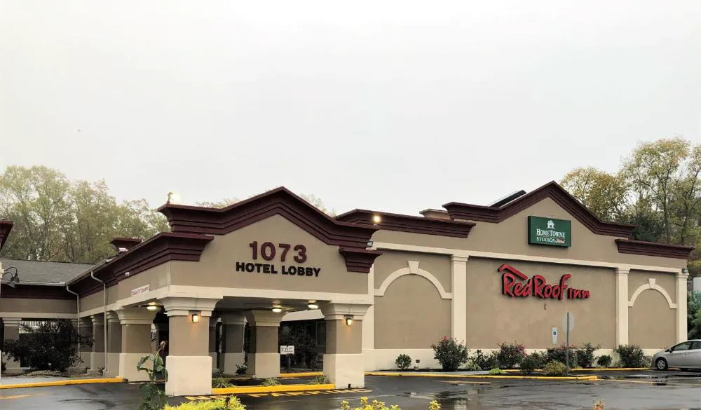 HomeTowne Studios by Red Roof Bordentown - McGuire AFB hotel hero