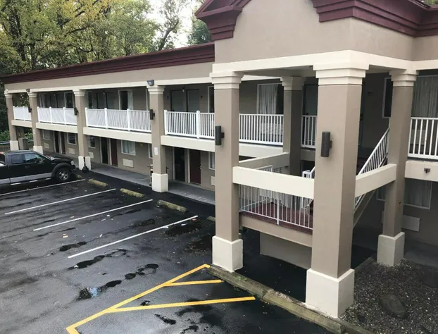 HomeTowne Studios by Red Roof Bordentown - McGuire AFB hotel detail image 2