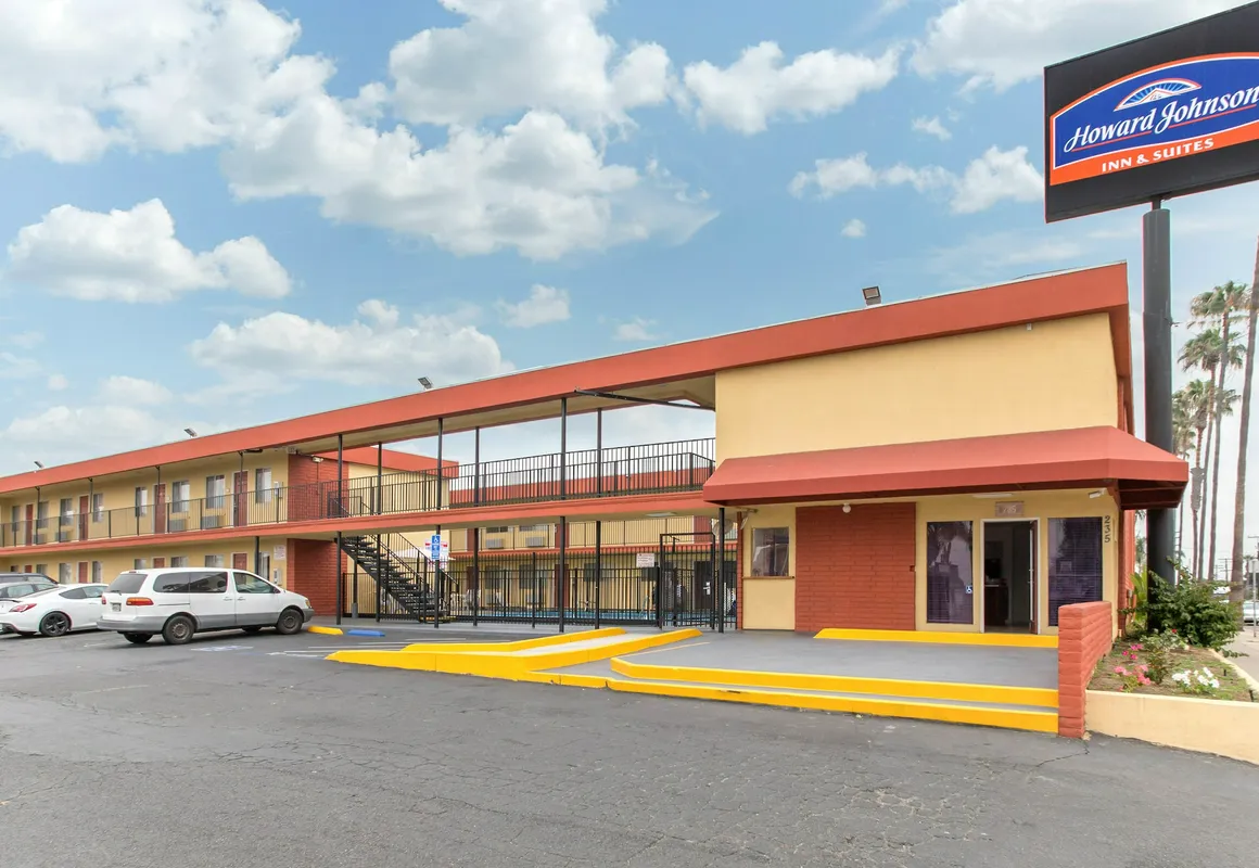 Howard Johnson Suites by Wyndham San Diego Chula Vista/BayFt hotel hero