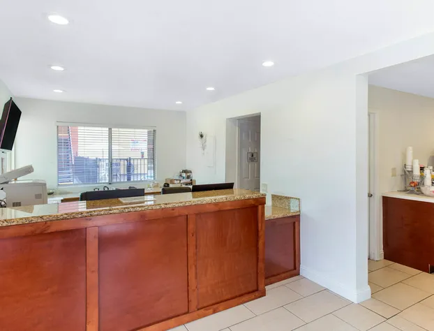 Howard Johnson Suites by Wyndham San Diego Chula Vista/BayFt hotel detail image 1