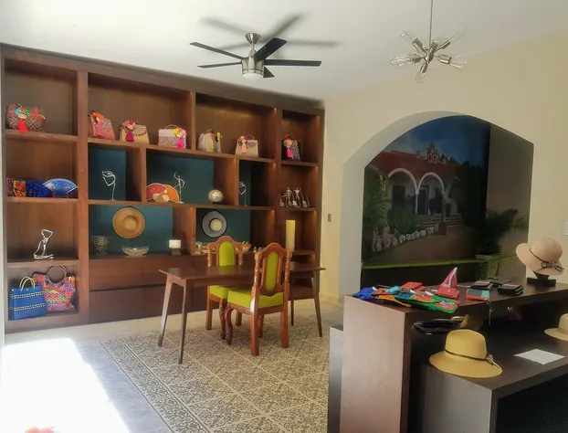 Hotel Holly hotel detail image 1