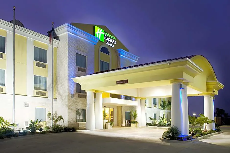 Holiday Inn Express and Suites Falfurrias hotel hero