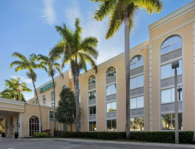 La Quinta Inn & Suites by Wyndham Sunrise hotel detail image 2