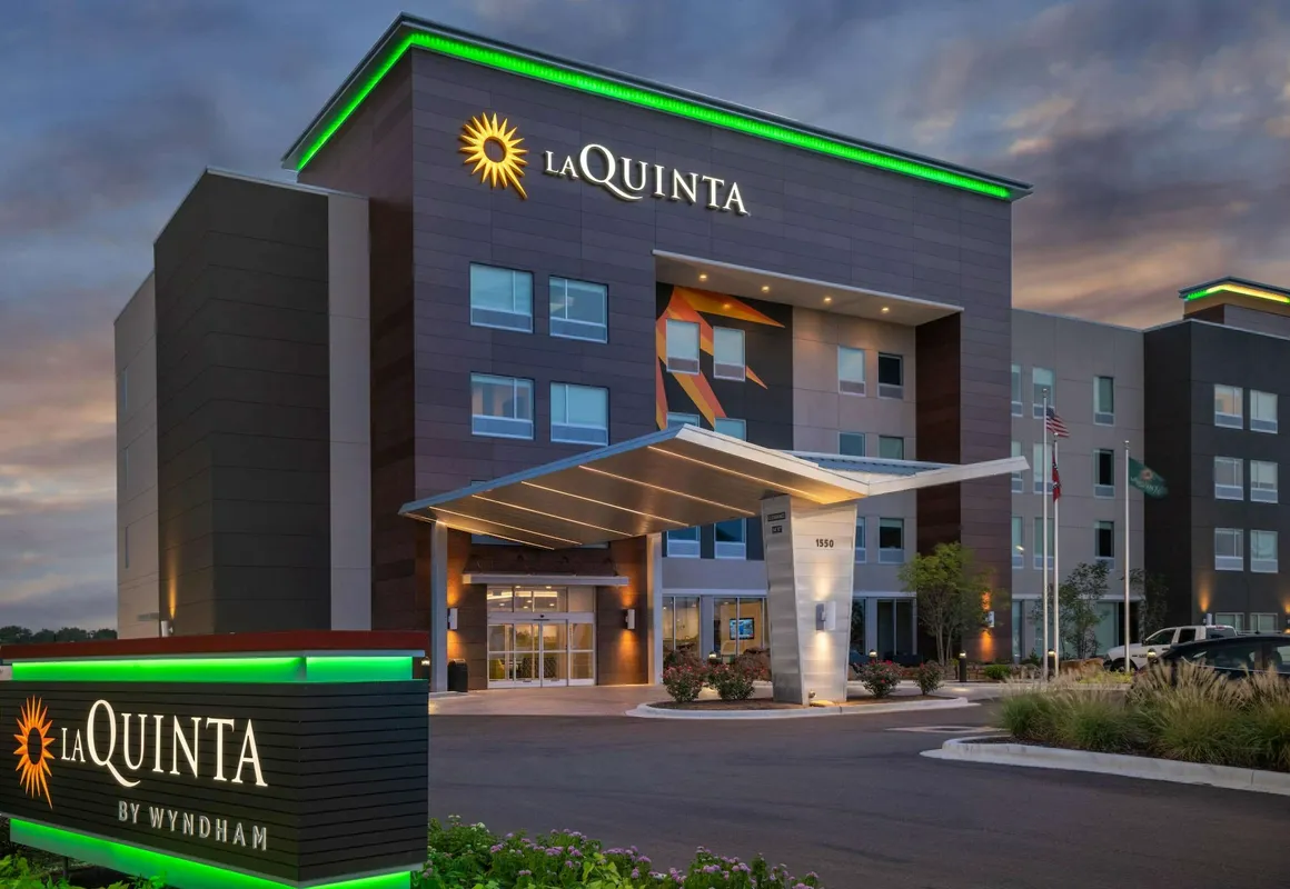 La Quinta Inn & Suites by Wyndham West Memphis hotel hero