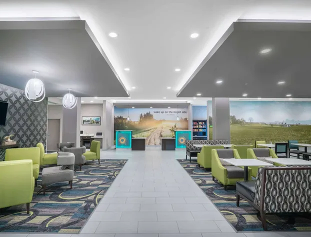 La Quinta Inn & Suites by Wyndham West Memphis hotel detail image 2