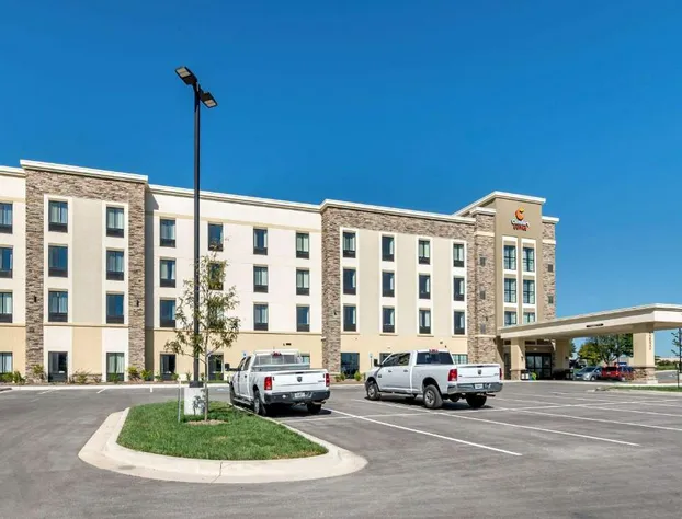 Comfort Suites Grandview - Kansas City hotel detail image 2