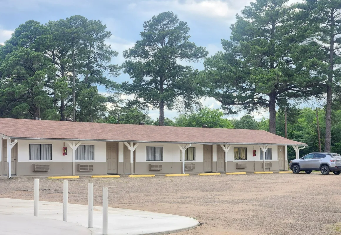 Clear lakes inn hotel hero