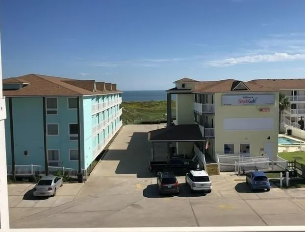 Beachgate CondoSuites and Oceanfront Resort hotel detail image 4