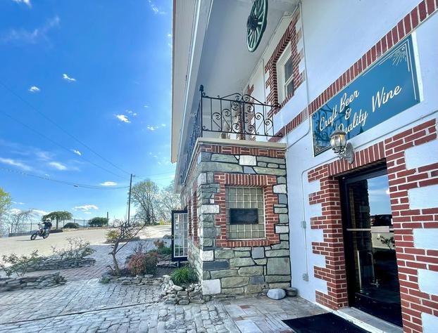 Skyline Village Inn hotel detail image 4
