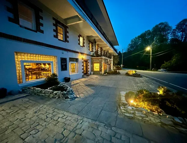 Skyline Village Inn hotel detail image 2