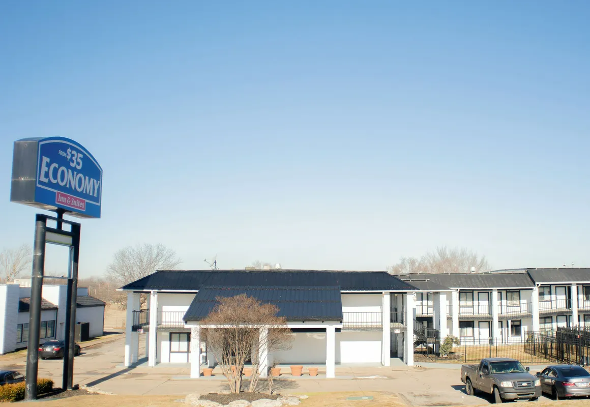 Economy Inn and Suites hotel hero
