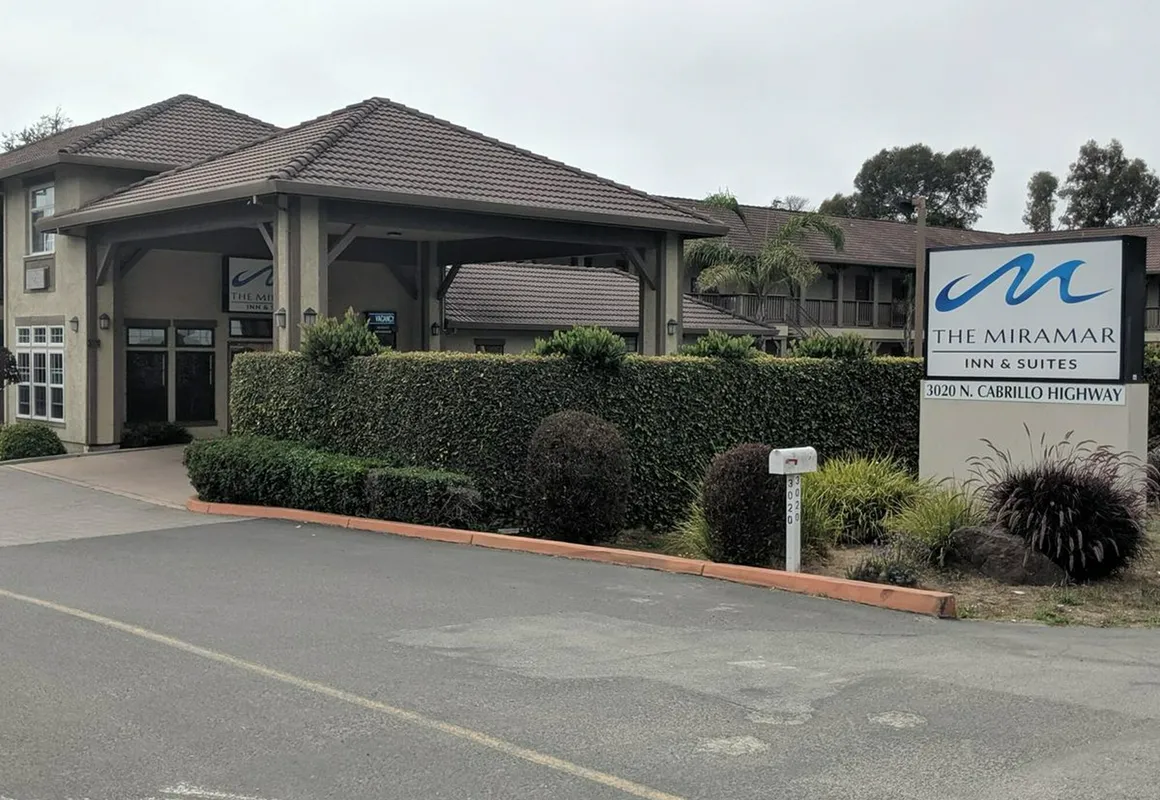 Americas Best Value Inn & Suites Half Moon Bay hotel hero