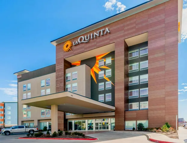 La Quinta Inn & Suites by Wyndham Oklahoma City Airport hotel detail image 1