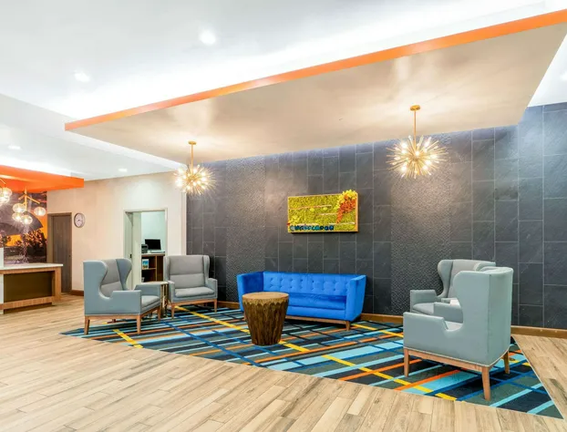 La Quinta Inn & Suites by Wyndham Oklahoma City Airport hotel detail image 2