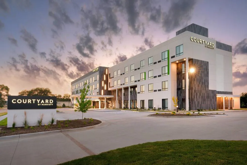 Courtyard by Marriott Ames hotel hero