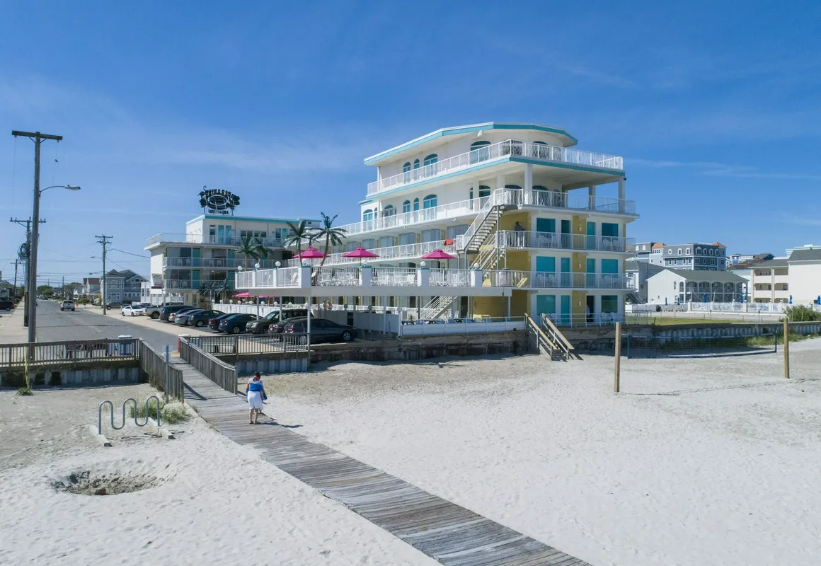 Paradise Oceanfront Resort hotel hero