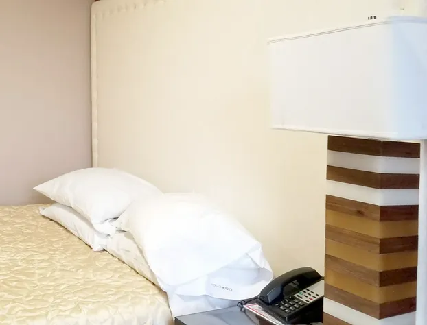 Hotel Kent Chatham hotel detail image 1