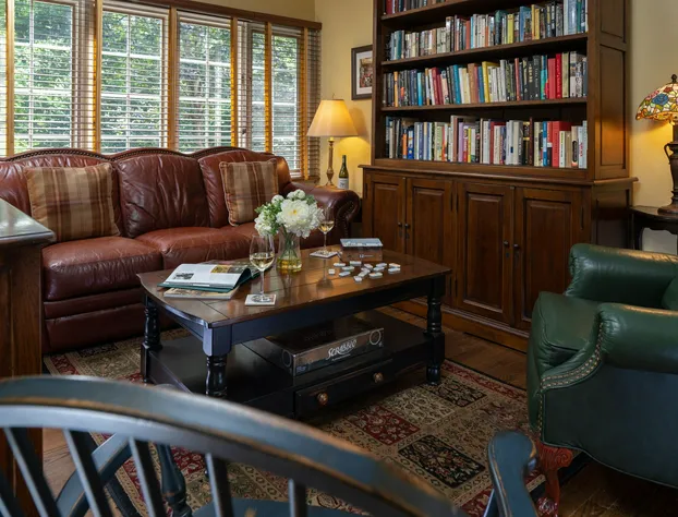 The Yellow House on Plott Creek Road hotel detail image 3