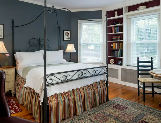 The Yellow House on Plott Creek Road hotel detail image 4