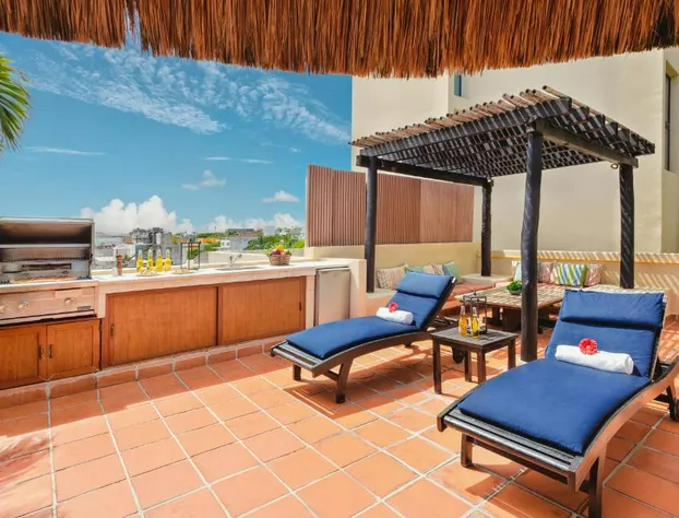 El Taj Oceanfront & Beachside Condo Hotel hotel detail image 1