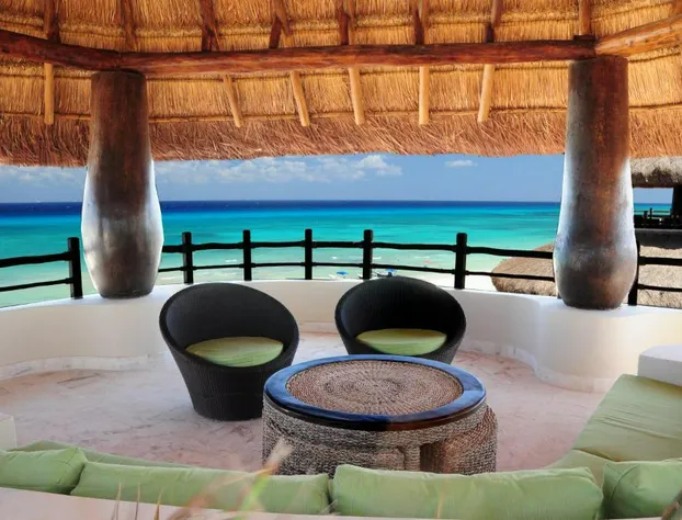 El Taj Oceanfront & Beachside Condo Hotel hotel detail image 3