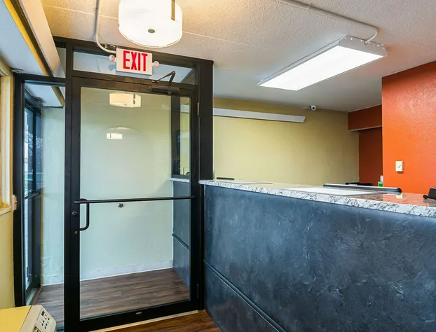 Econo Lodge South Holland - Chicago Southland hotel detail image 4