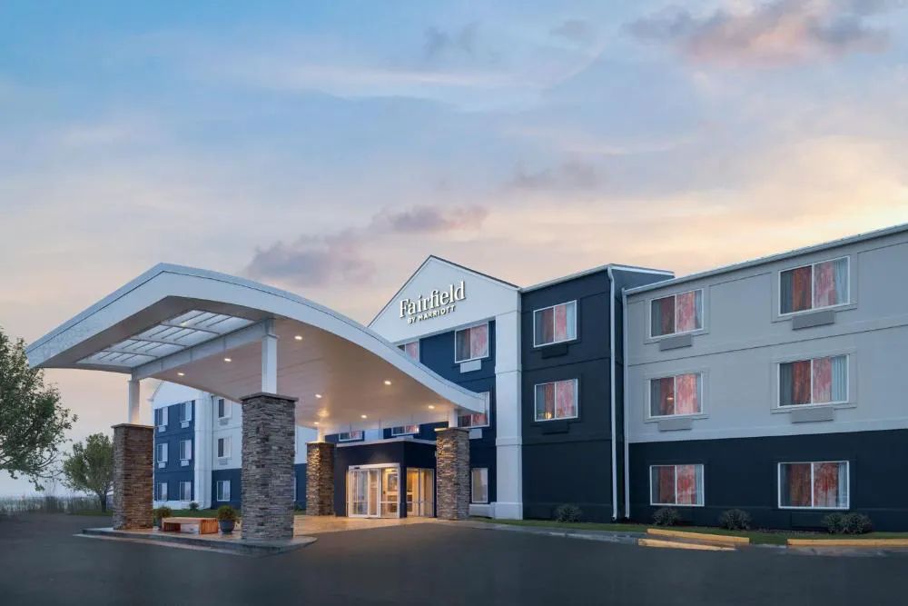 Fairfield Inn By Marriott Kansas City Airport hotel hero
