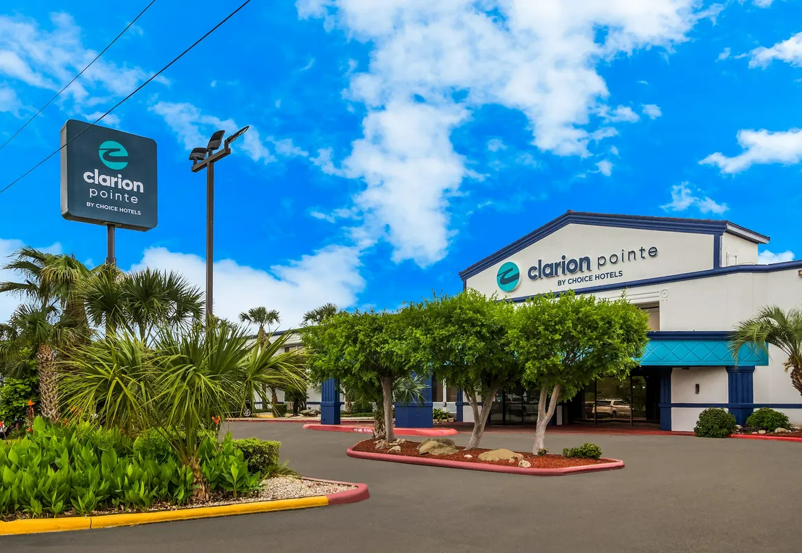 Clarion Pointe Lake Jackson - Clute hotel hero
