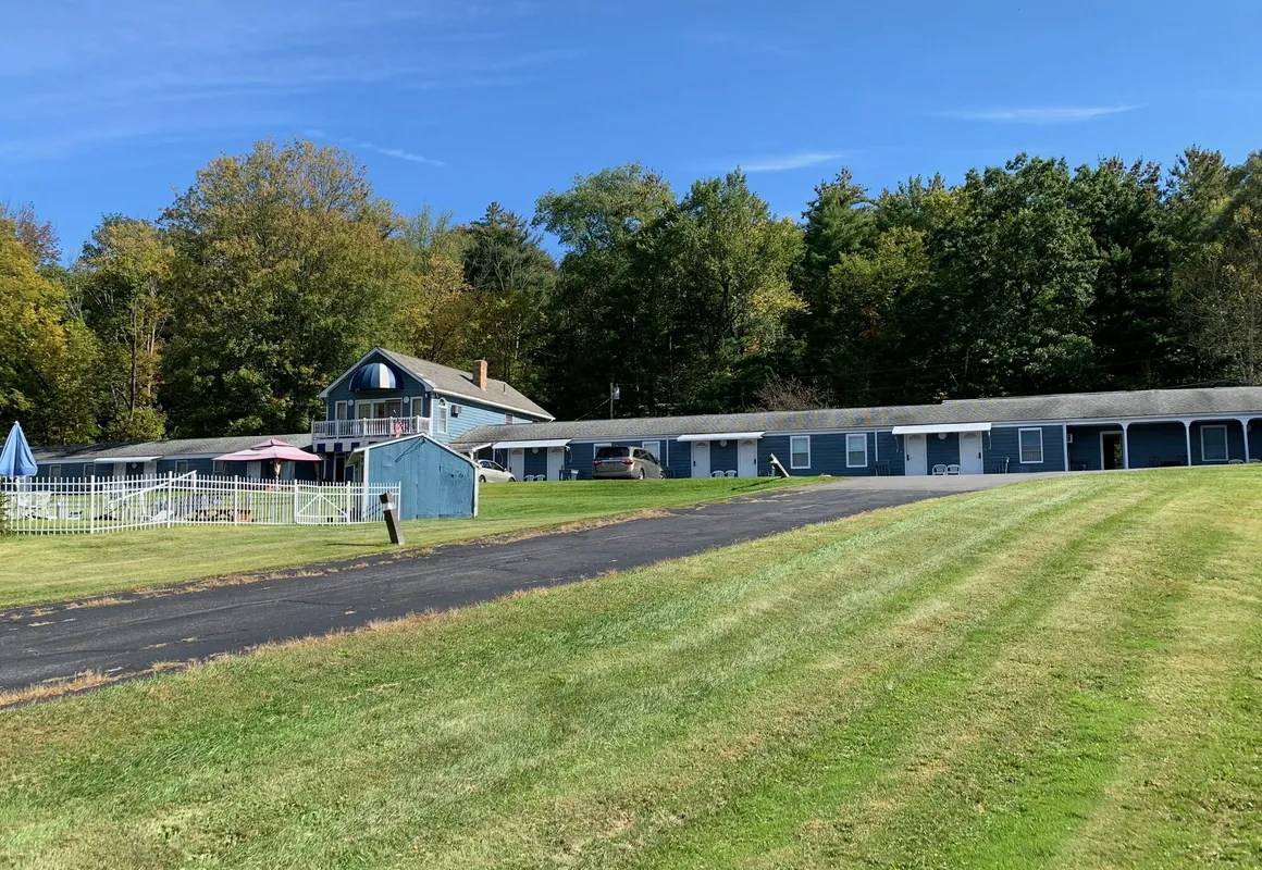 American Inn Lee hotel hero