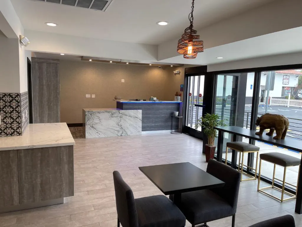 Golden Bear Inn hotel hero