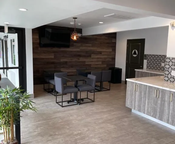 Golden Bear Inn hotel detail image 1