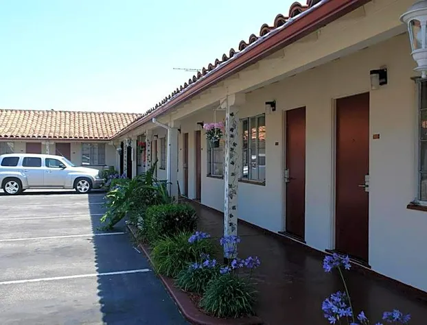 Golden Bear Inn hotel detail image 1