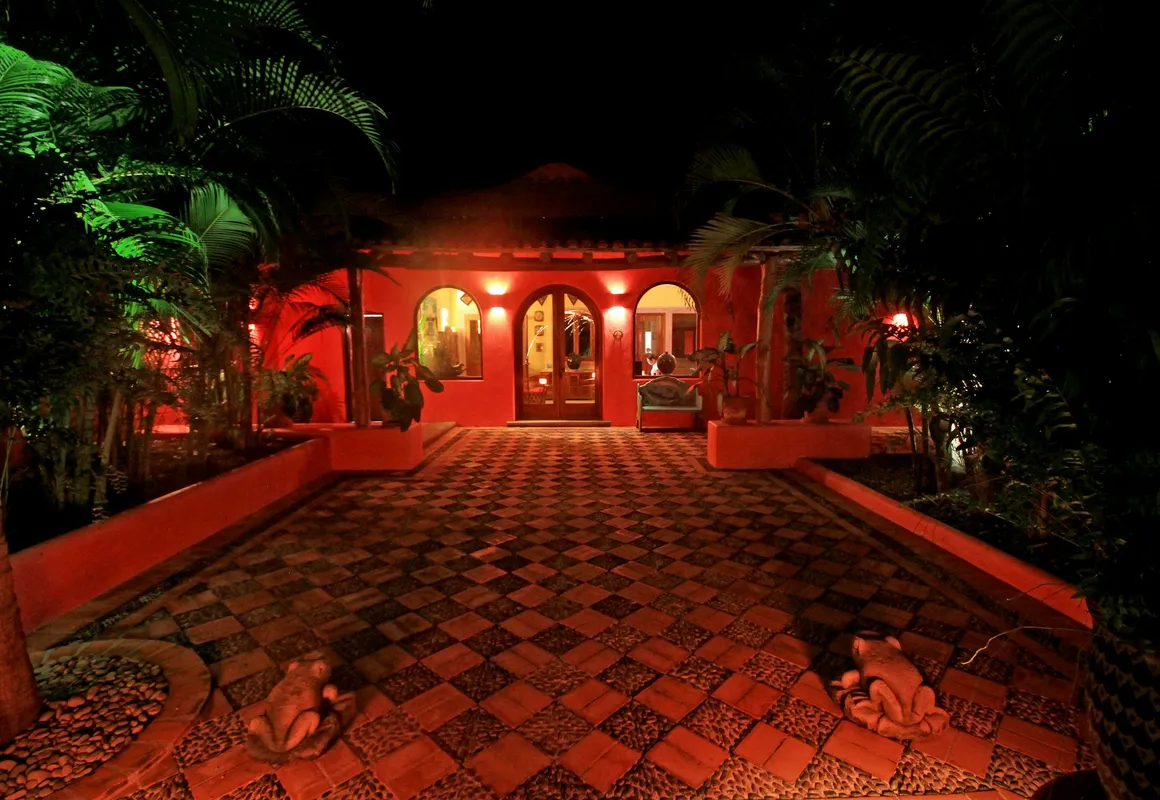 Las Alamandas hotel hero